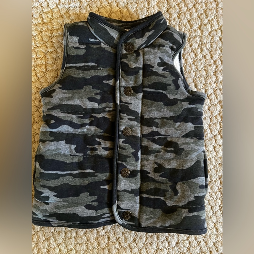 Brand new camo vest, unisex, 24 months- 3T